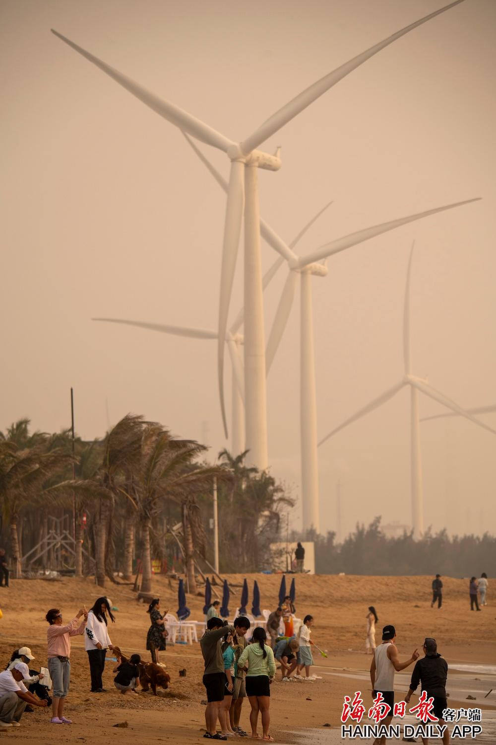 东方:夕阳映鱼鳞洲景区 旅游迎暖流
