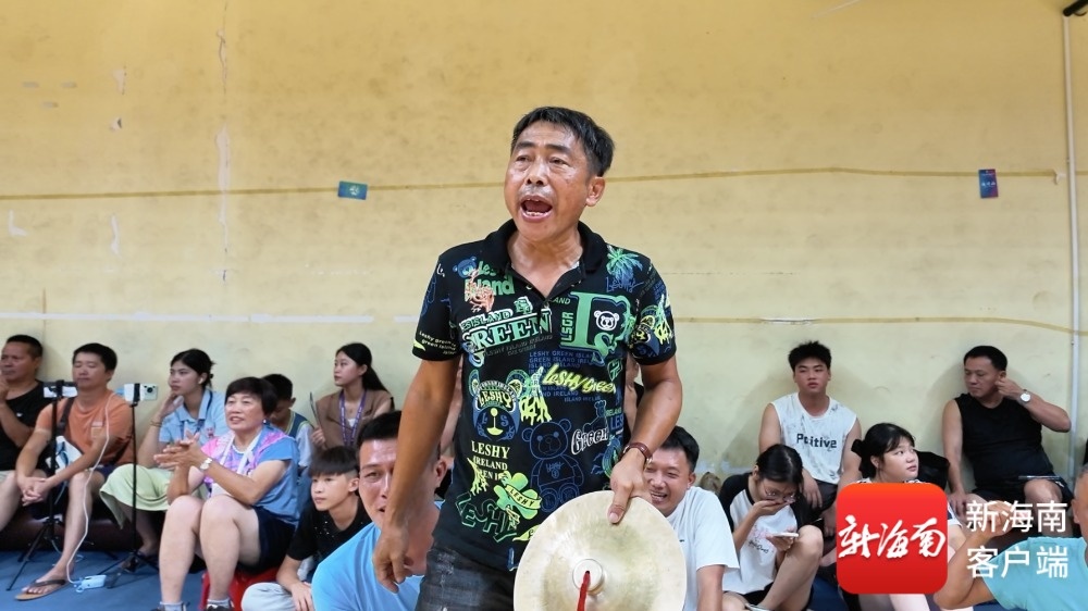 “黑史哥”的镲声一响文昌龙楼镇航天队赢了!丨海南“村VA”(图1)