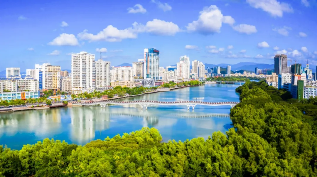 一“骑”出发，解锁三亚河畔公园好风光