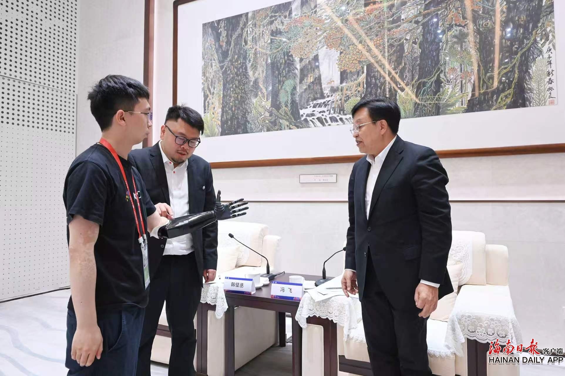 冯飞会见复星国际、强脑科技客人-南海网